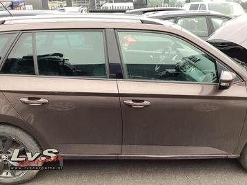 Portier 4Deurs rechts-voor van een Skoda Fabia (LF8Z) beschikbaar voor biedingen