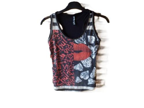 (101)- top femme t.36 noir rouge - desigual -, Kleding | Dames, Topjes, Zo goed als nieuw, Maat 36 (S), Zwart, Zonder mouw, Ophalen of Verzenden