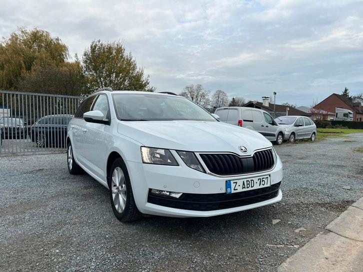 SKODA OCTAVIA NEW MODÈLE 137000 km ! Automat!!, Auto's, Skoda, Bedrijf, Octavia, ABS, Adaptive Cruise Control, Airbags, Airconditioning