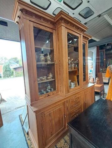 Massieve buffetkast nu 25% korting slechts 937€ beschikbaar voor biedingen