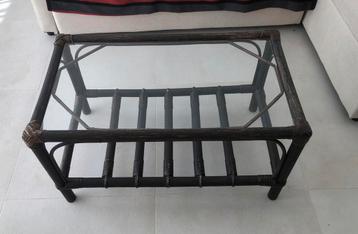 Table basse vintage en rotin avec plateau en verre, Maison & Meubles, Tables | Tables d'appoint, Enlèvement, Utilisé