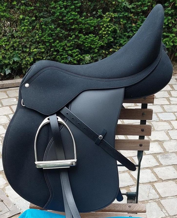 Selle Equitation synthétique Wintec 2000 mixte 18" neuve, Dieren en Toebehoren, Paarden en Pony's | Zadels, Nieuw, Overige soorten