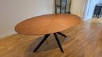 Tafel met 4 stoelen, Ophalen, Overige materialen, 100 tot 150 cm, Eettafel van walnootfineer met poten in zwarte afwerking