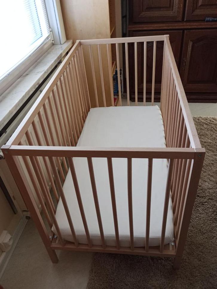 Kinderbedje, Kinderen en Baby's, Kinderkamer | Bedden, Zo goed als nieuw, Minder dan 140 cm, Minder dan 70 cm, Lattenbodem, Matras