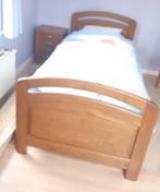 chambre senior lit+armoire chene claire massif, Maison & Meubles, Chambre à coucher | Chambres à coucher complètes, Comme neuf