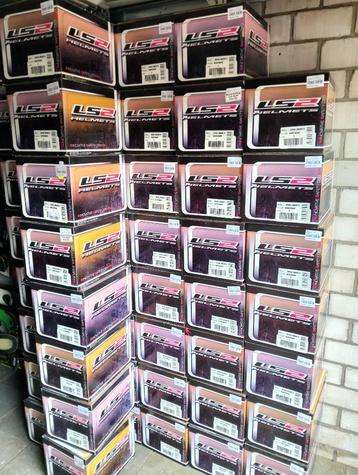 Partij lot van 60  LS2 helmen  beschikbaar voor biedingen