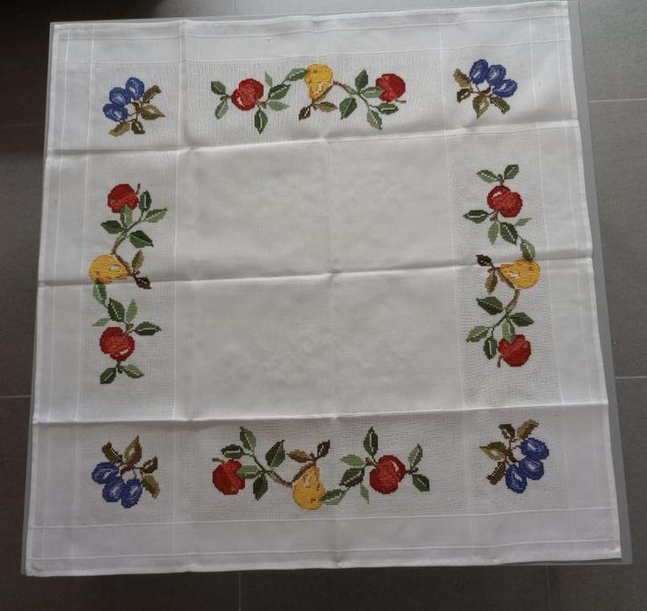 Tafelkleedje : appeltjes en peren, Huis en Inrichting, Tafelkleden, Nieuw, Vierkant, Ophalen of Verzenden