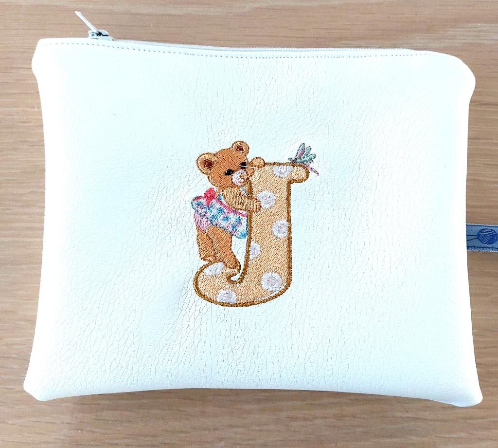 Toilettas met teddybeer en letter J, Handtassen en Accessoires, Toilettassen, Nieuw, Jongen of Meisje, Wit, Ophalen of Verzenden