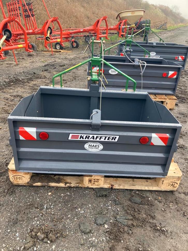 Godet hydraulique 120 avec mini-valve de tracteur Kraffter, Animaux & Accessoires, Box & Pâturages, Pâturage, Accessoires, 4 chevaux ou poneys ou plus