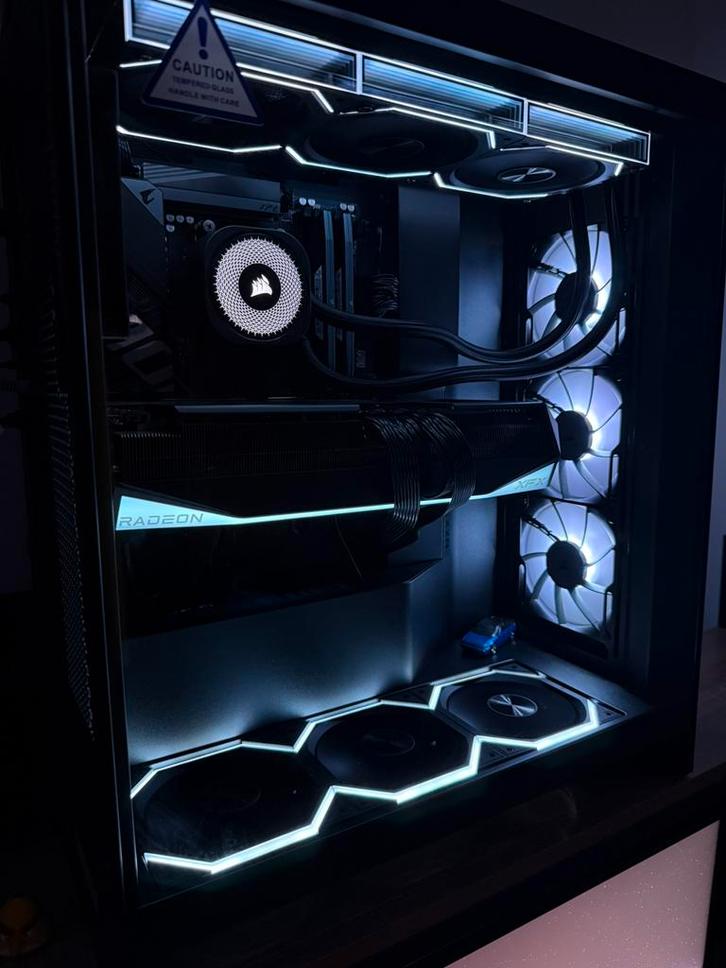Boîtier Nzxt H7 Flow + écran 8.8 (comme neuf), Computers en Software, Computerbehuizingen, Zo goed als nieuw, Ophalen