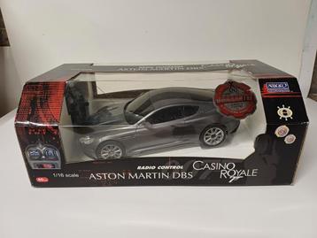 Nikko Austin Martin DBS casino royale radiografisch 1/16, Neuf, Enlèvement ou Envoi, Voiture on road, Échelle 1:16