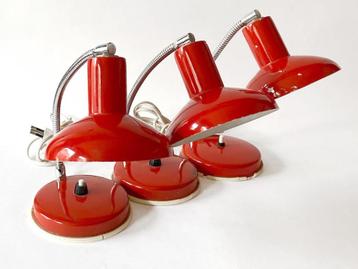 Trio vintage bureaulampjes beschikbaar voor biedingen