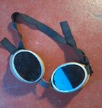 Lunettes Anti poussière, Enlèvement