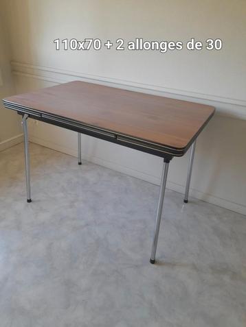 Table Vintage en formidable avec allonges brun parfait état  disponible aux enchères