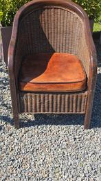 Très beau fauteuil osier et cuir, Ophalen