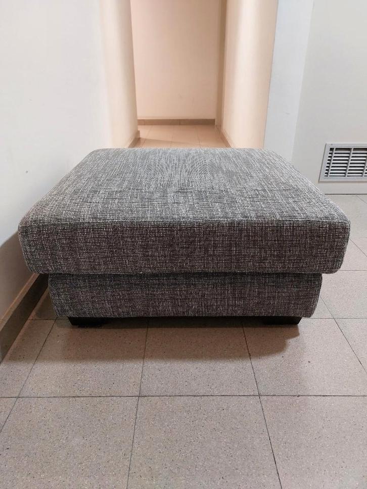 Poef Grijs 87x87x40     µ9z, Huis en Inrichting, Zetels | Voetbanken en poefs, Ophalen of Verzenden