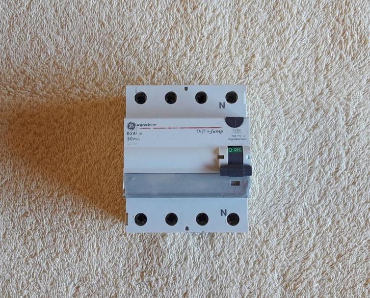 Differentiaalschakelaar 4 Ph.Vynckier Diff-o-Jump 63A 30mA, Doe-het-zelf en Bouw, Elektriciteit en Kabels, Gebruikt, Schakelaar