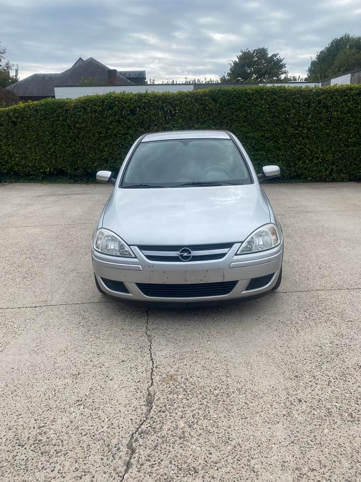 Opel corsa 1.2 benzine Bj 13/09/2005 Km 97.065  2.500 euro, Auto's, Opel, Bedrijf, Corsa, Centrale vergrendeling, Elektrische ramen