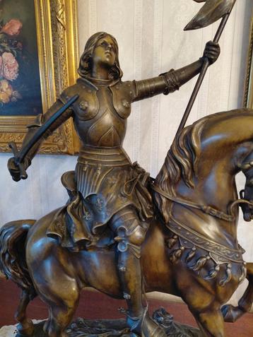 Prachtig gedetailleerd beeld van Jeanne d'Arc beschikbaar voor biedingen
