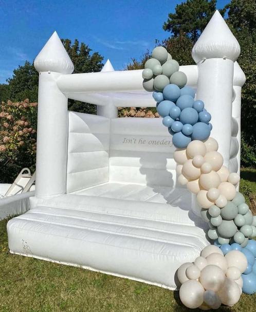 Te Huur witte springkasteel, Hobby en Vrije tijd, Feestartikelen | Verhuur, Zo goed als nieuw, Ophalen of Verzenden