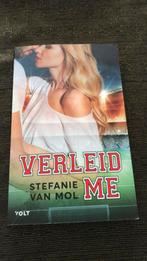 Verleid me - Stefanie Van Mol, Boeken, Romans, Ophalen of Verzenden, Zo goed als nieuw