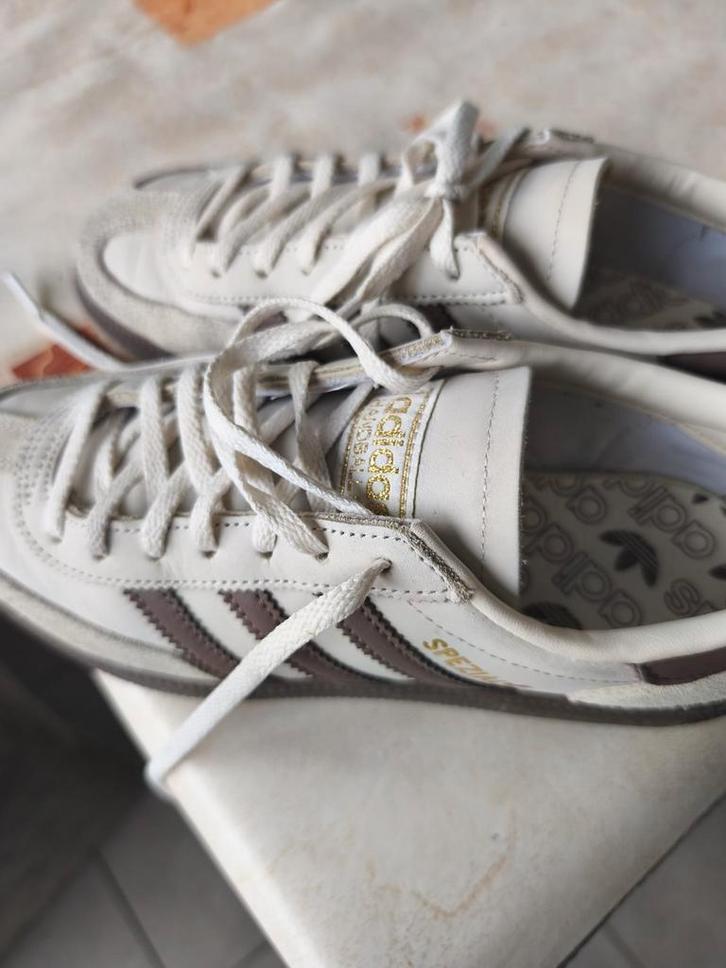 Adidas sneakers, Sport en Fitness, Basketbal, Ophalen