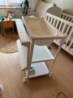 Verzorgingstafel voor baby op wieltjes met bad en kussen, Aankleedkussen, Zo goed als nieuw, Standaard, Ophalen