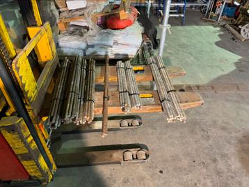 Moeren en staven te koop beschikbaar voor biedingen