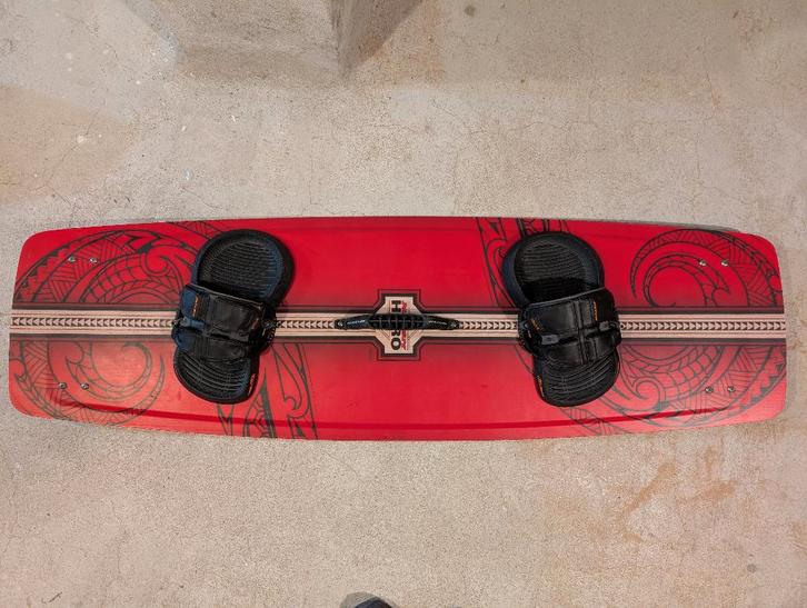 Naish Hero kiteboard twin tip, Sports nautiques & Bateaux, Kitesurf, Comme neuf, Planche de kite, Double astuce, Enlèvement