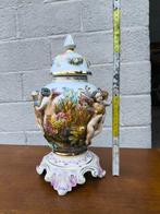 Vaas porselein R capodimonte vaas porselein, Antiek en Kunst, Ophalen