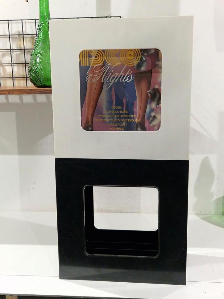 Vintage platenrek uit de jaren 70 voor LP , boek , krant, Huis en Inrichting, Woonaccessoires | Krantenbakken en Lectuurbakken