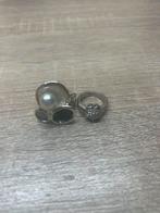 2 diverse zilveren ringen, Handtassen en Accessoires, Ringen, Overige materialen, Met kristal, Ophalen of Verzenden, Dame