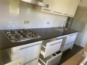 Keuken met novy dampkap en granieten werkblad, Enlèvement, Comme neuf, Noir