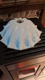 Opaline glazen kroonluchterkap met bloemenpatroon, Huis en Inrichting, Lampen | Lampenkappen, Gebruikt, Wit