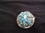 retro broche uit stukjes kunststof, Ophalen of Verzenden