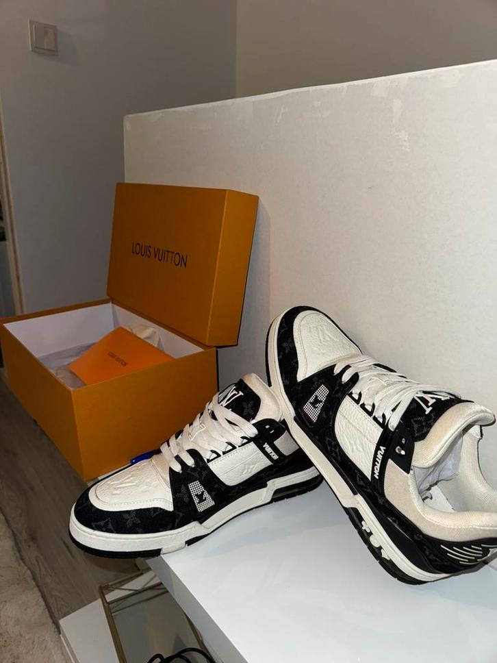 Louis Vuitton trainers maat 43, Kleding | Heren, Schoenen, Zo goed als nieuw, Ophalen of Verzenden