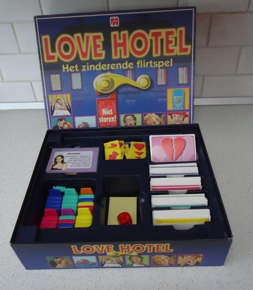 Love Hotel van Jumbo in prima staat !!, Hobby & Loisirs créatifs, Jeux de société | Jeux de plateau, Comme neuf, 1 ou 2 joueurs