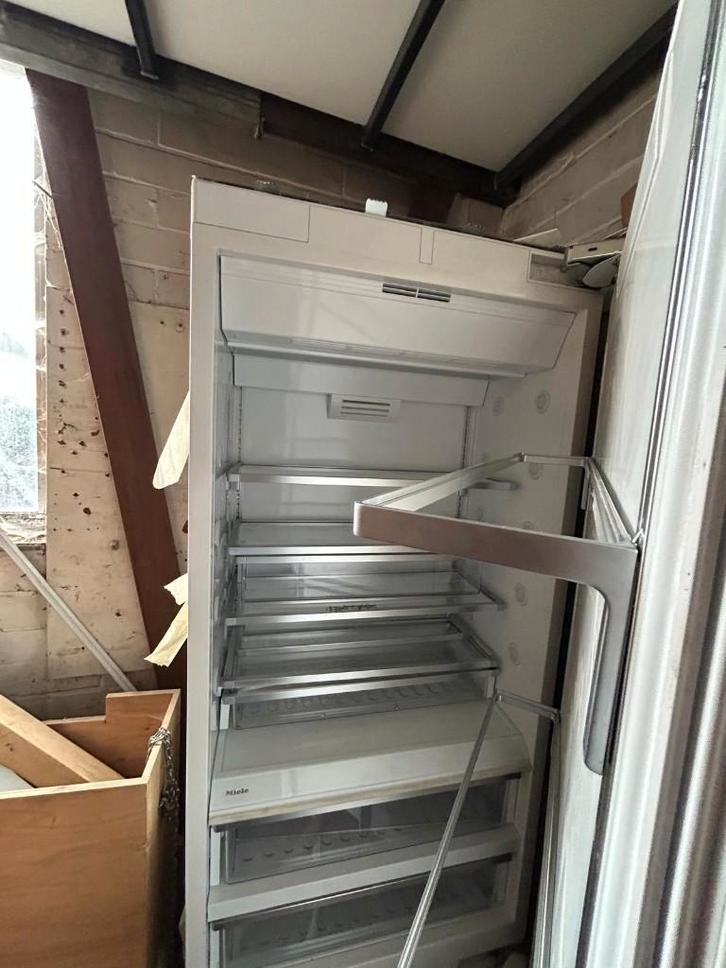 Miele inbouwkoelkast K1901 Vi, Elektronische apparatuur, Koelkasten en IJskasten, Zo goed als nieuw, Zonder vriesvak, 200 liter of meer