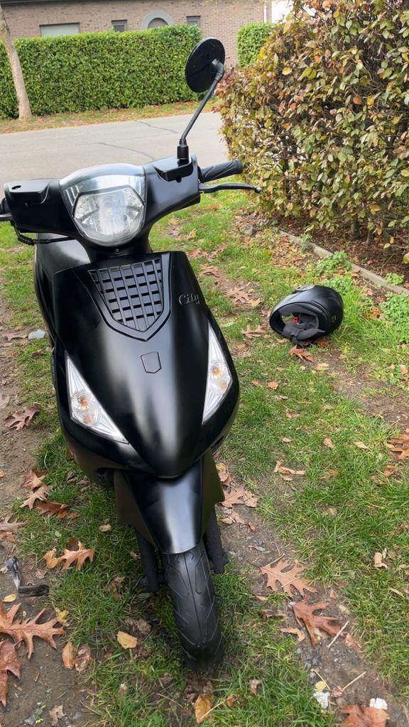 La souris, Fietsen en Brommers, Scooters | Piaggio, Zo goed als nieuw, Overige modellen, Klasse A (25 km/u), Benzine, Ophalen