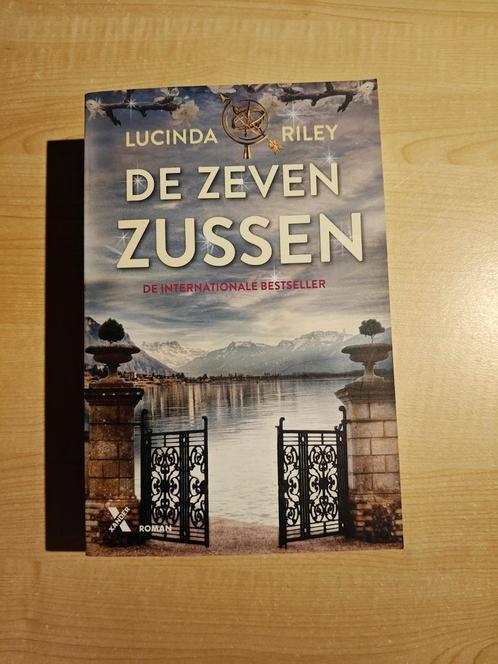 Lucinda Riley - De zeven zussen, Boeken, Literatuur, Zo goed als nieuw, Ophalen of Verzenden