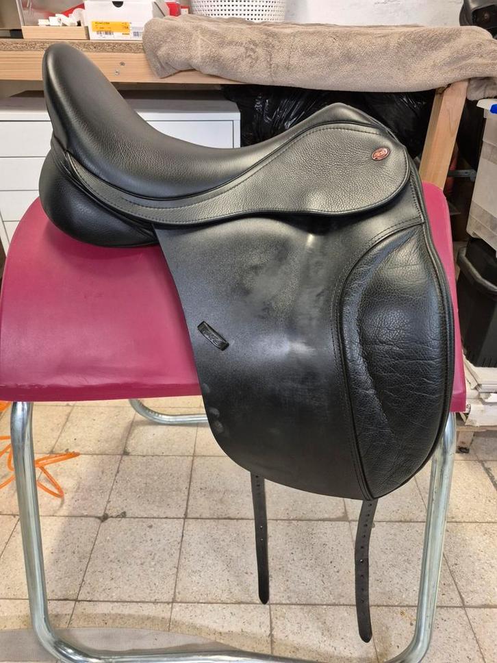Kent & Masters dressuur, Dieren en Toebehoren, Paarden en Pony's | Zadels, Zo goed als nieuw, Dressuur, Ophalen
