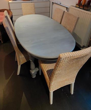 Eetkamer tafel gemaakt uit hardhout (Essenhout) beschikbaar voor biedingen