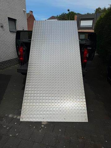 1 nieuwe aluminium traanplaat 270 cm x 124 cm 5/6,5 mm beschikbaar voor biedingen