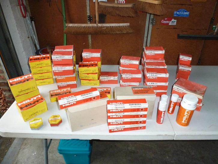 lot de btes HILTI, clous, cartouches, pointes, rondelles, Hobby & Loisirs créatifs, Bricolage, Neuf, Enlèvement