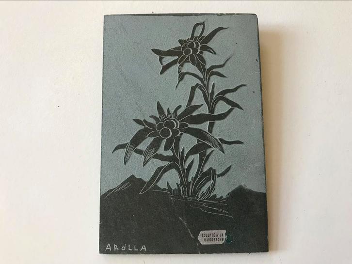Edelweiss handgegraveerd op leisteen ? Arolla, Antiek en Kunst, Curiosa en Brocante, Ophalen of Verzenden