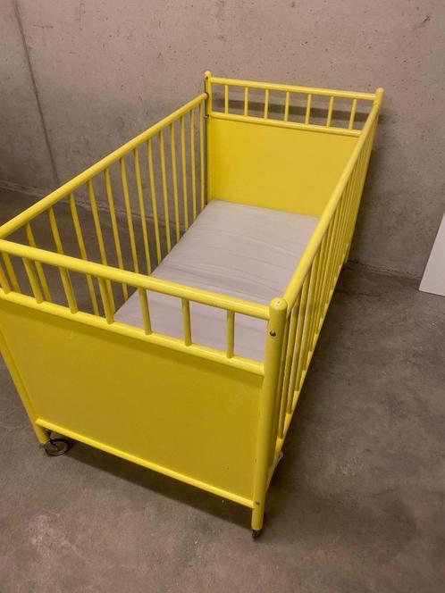 Kinderbed vintage, Kinderen en Baby's, Kinderkamer | Bedden, Gebruikt, Minder dan 140 cm, 70 tot 85 cm, Matras, Ophalen