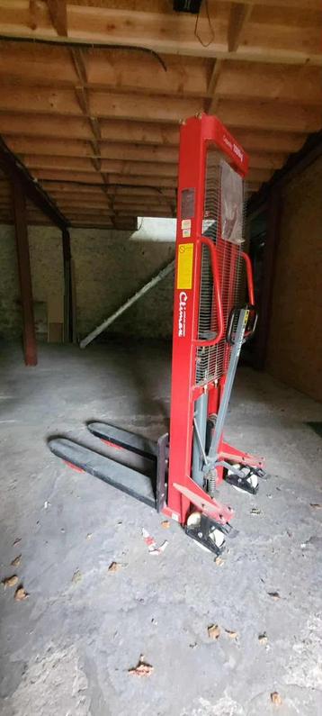 Gerbeur manuel 1000 kg beschikbaar voor biedingen