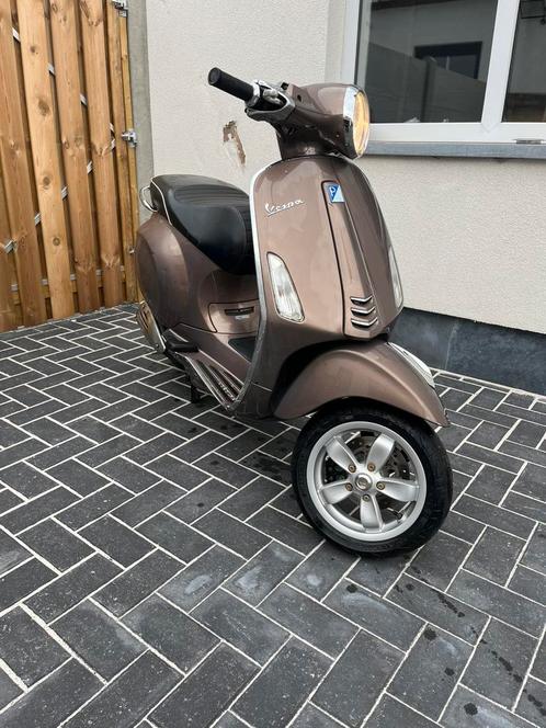 Vespa Primavera A klasse 2015, Fietsen en Brommers, Scooters | Vespa, Zo goed als nieuw, Ophalen