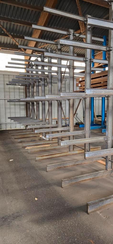 Draagarmstelling 15 Staanders 410cm met ca. 100 armen 121cm., Zakelijke goederen, Kantoor en Winkelinrichting | Magazijn, Stelling en Opslag