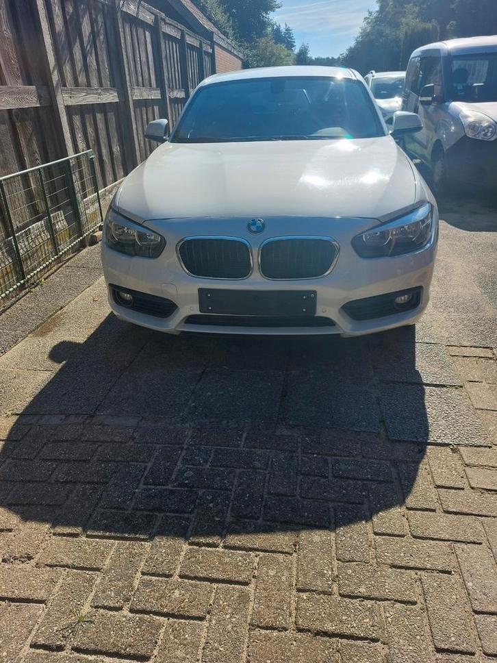 BMW 116i, Auto's, BMW, Particulier, Benzine, Euro 6, Break, 5 deurs, Handgeschakeld, Wit, Zwart, Stof, Voorwielaandrijving, Ophalen